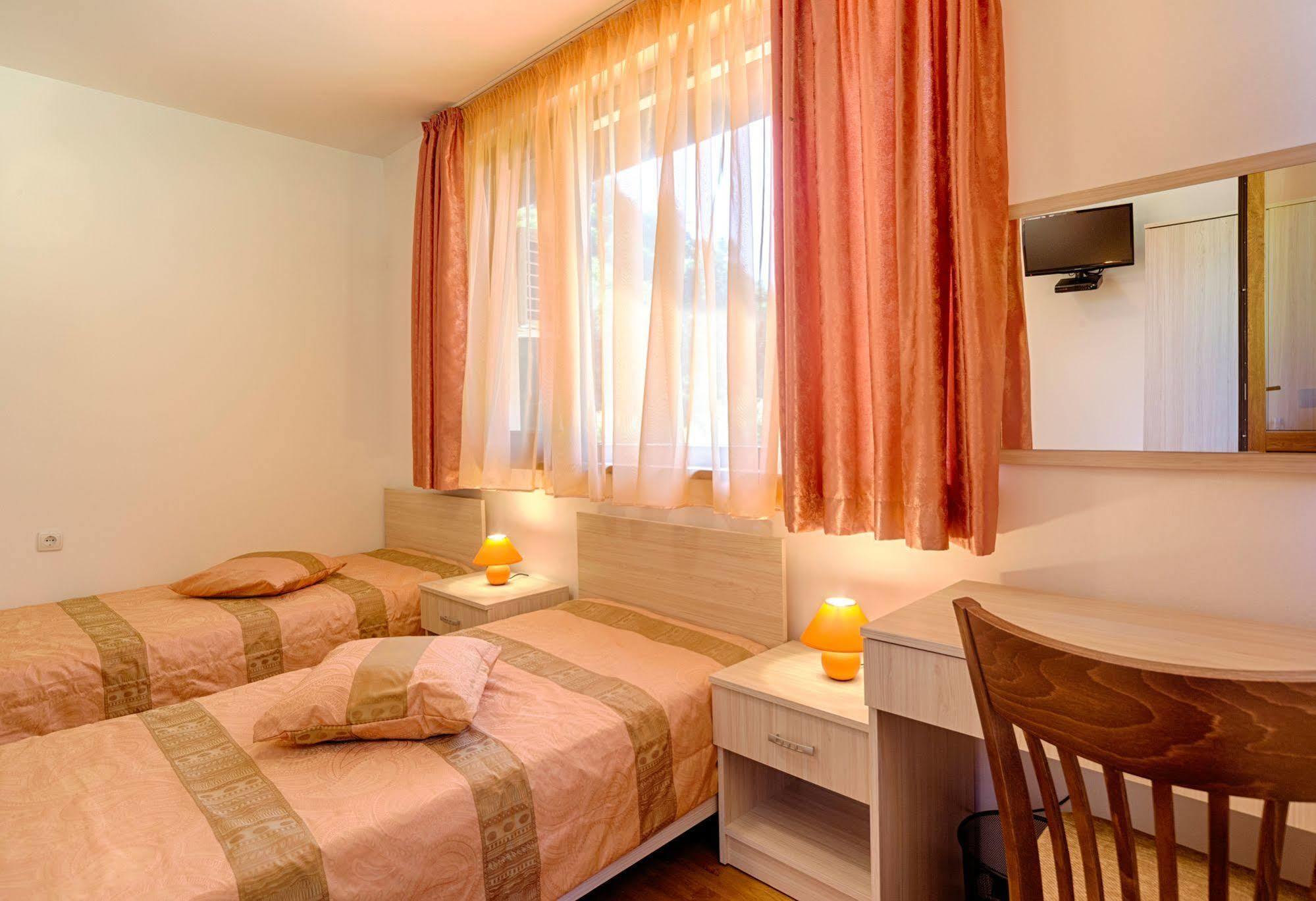 Guest House Vitora Ribaritsa Ngoại thất bức ảnh